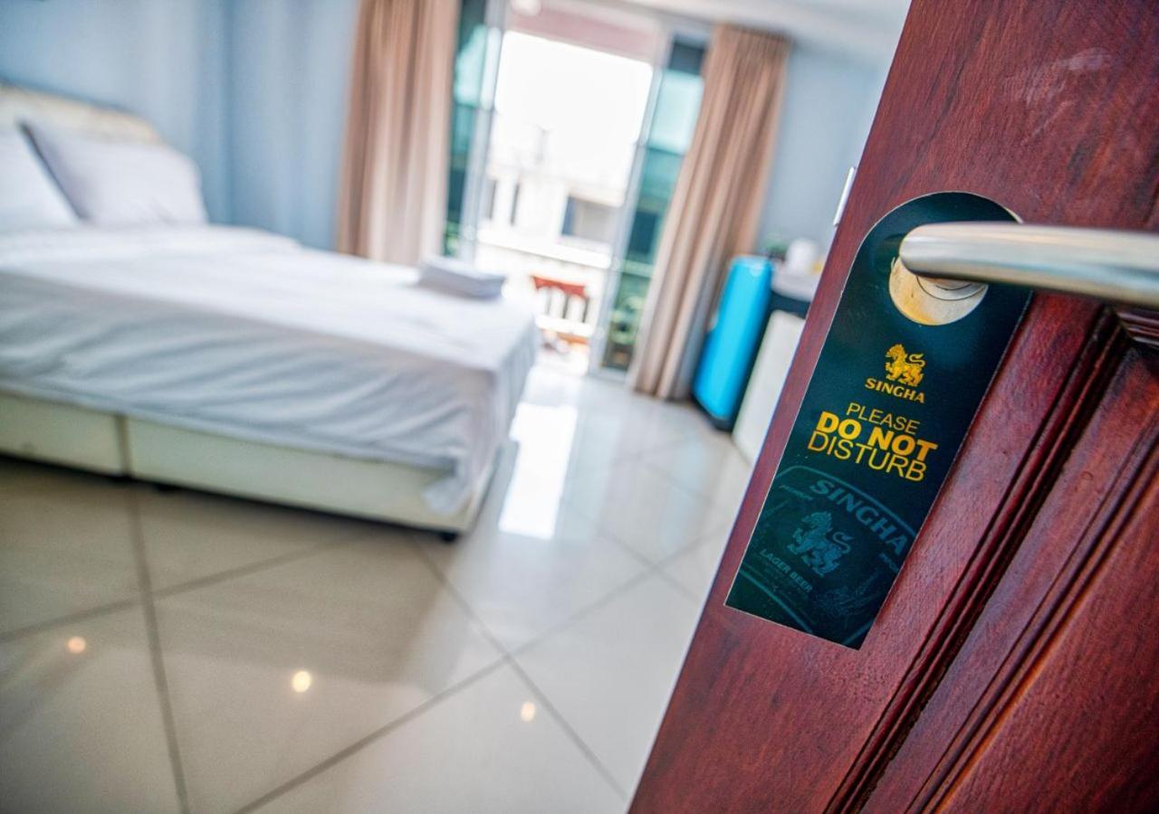 Akvavit Living Hotel Jomtien Beach Exterior photo